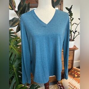 Carhartt women’s Force blue v neck long sleeve t-shirt size XL (16-18)